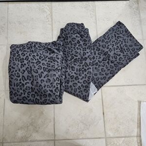 Comfrt Minimalist Steel Gray Leopard Print Lounge Set Medium/small